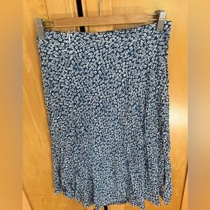 midi skirt with slit - blue with white floral design